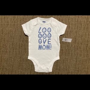 NWT Old Navy “Love Mom” Onesie (Size 3-6 Months)